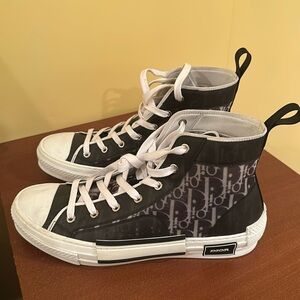 Dior Oblique - Black White
Used once